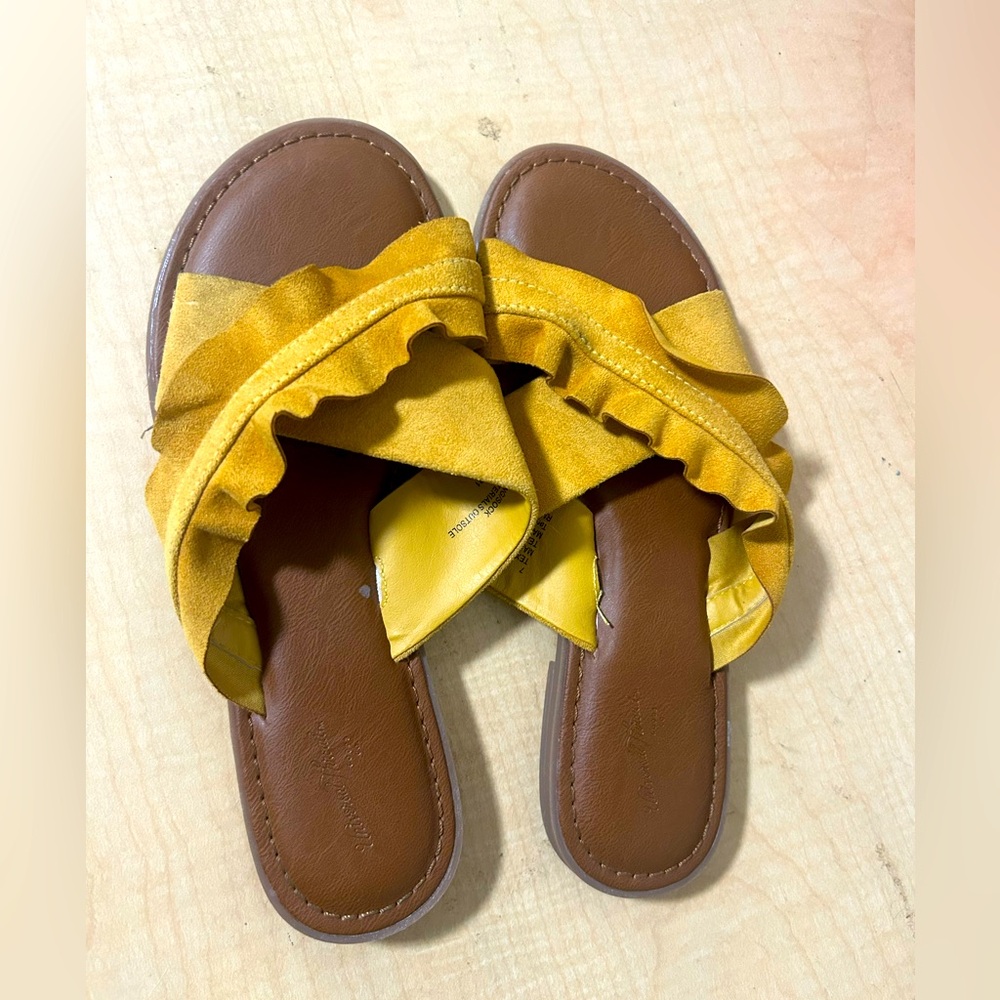 Target, size 7, yellow/brown floral esque sandal, summer vibes